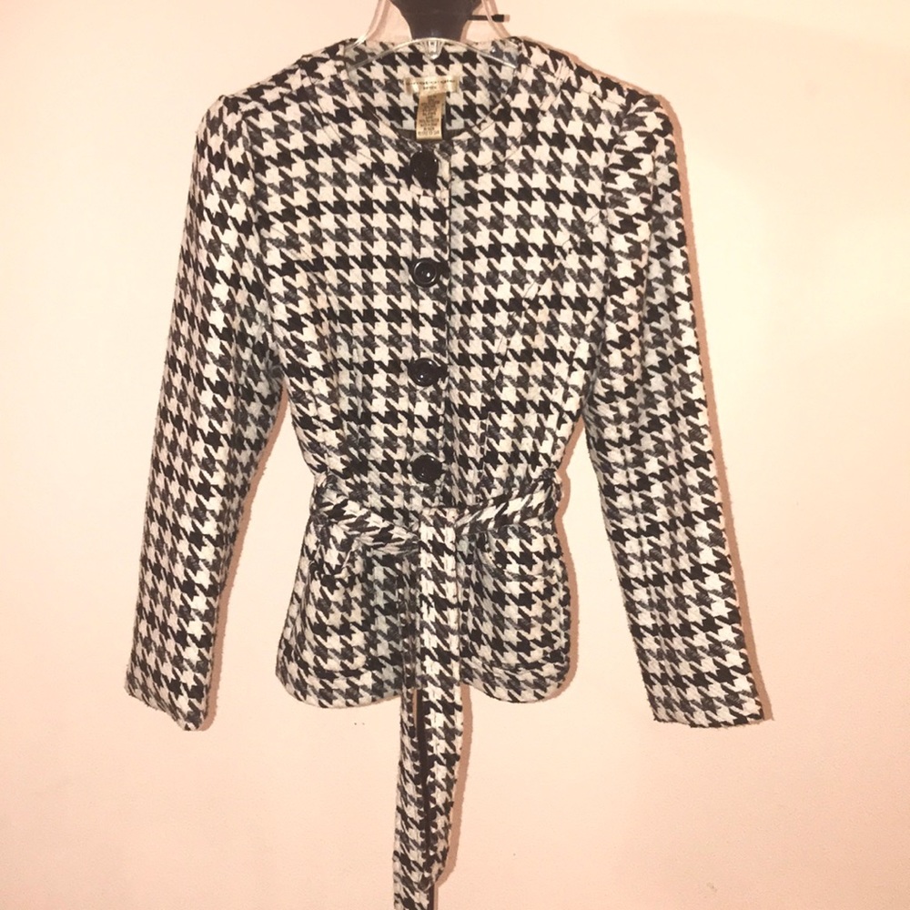 E-Col-O-gie Petite button/tie Jacket